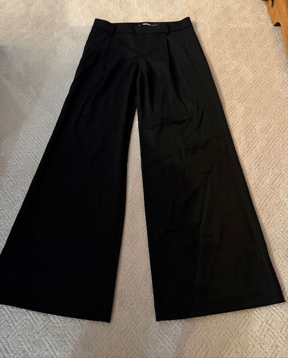NWT Alice + Olivia Black Pleated Trouser Pants Size 10